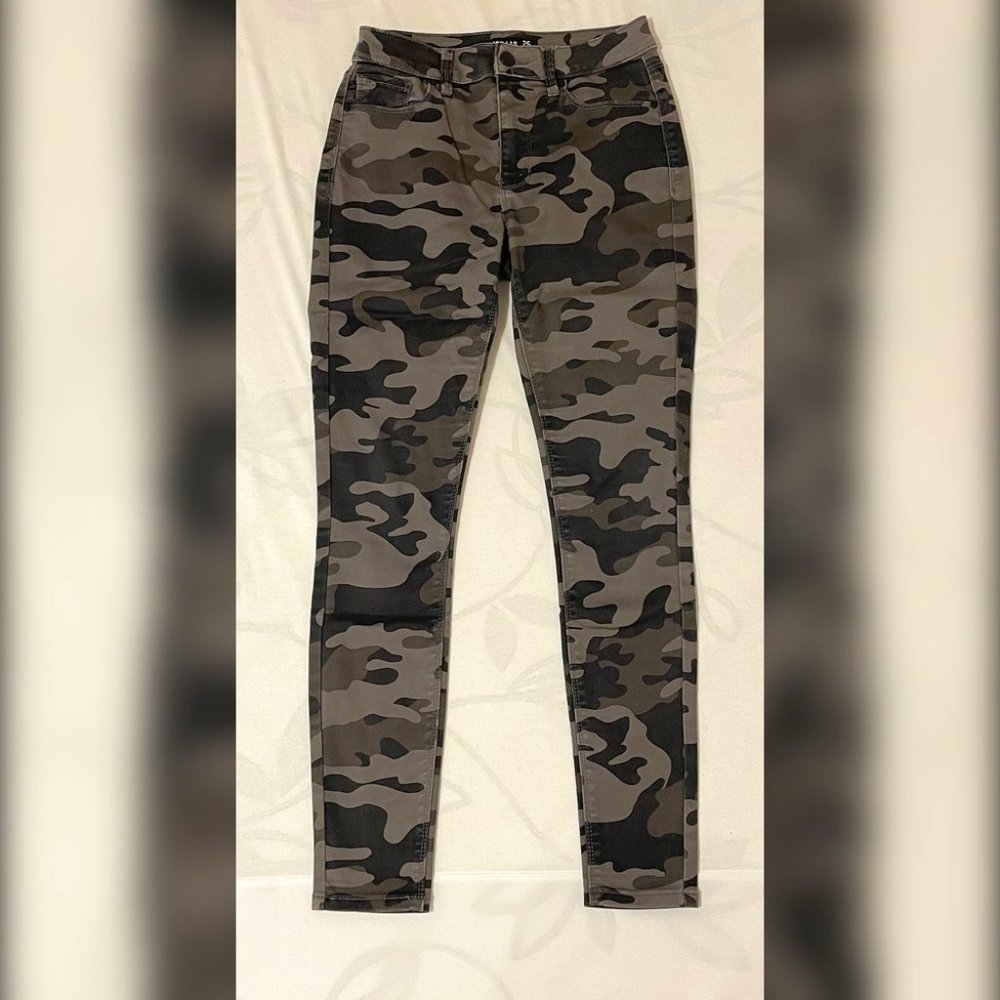 Design Lab - Grey Camo Jeggings